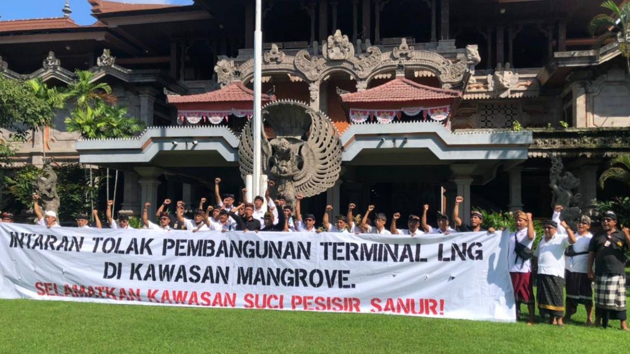 The relocation of the LNG Terminal from the planned Tanjung Benoa Port to the mangrove special area of Ngurah Rai Community Forest Park in Sidakarya Village, Bali drew protests from representatives of the Intaran Traditional Village, in early June 2022.